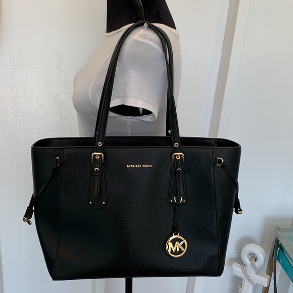 Michael Kors Bag Large Voyager Tri-Compartment Leather Tote Bag - Picture 10 of 17